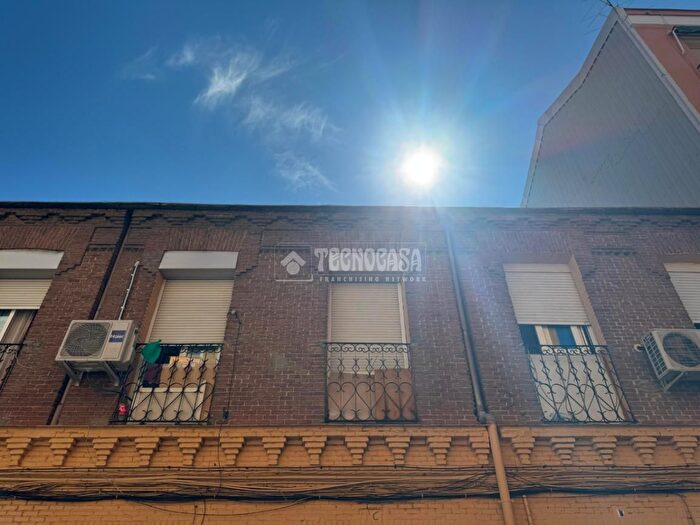 Casas en venta y pisos alquiler - 1