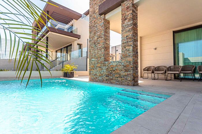 Casas en venta y pisos alquiler - 1