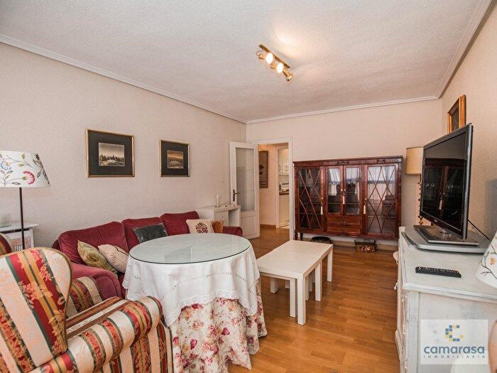 Casas en venta y pisos alquiler - 3