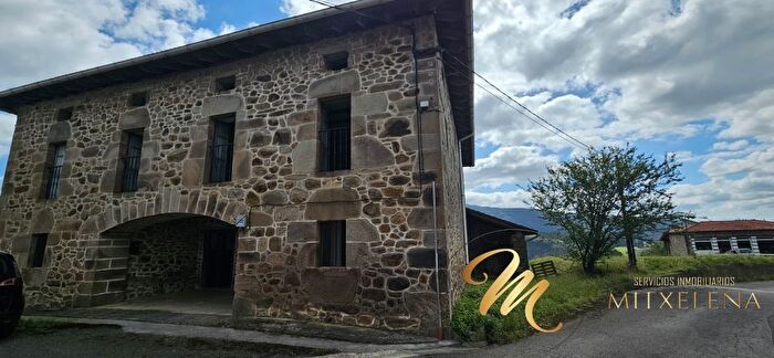 Casas en venta y pisos alquiler - 3