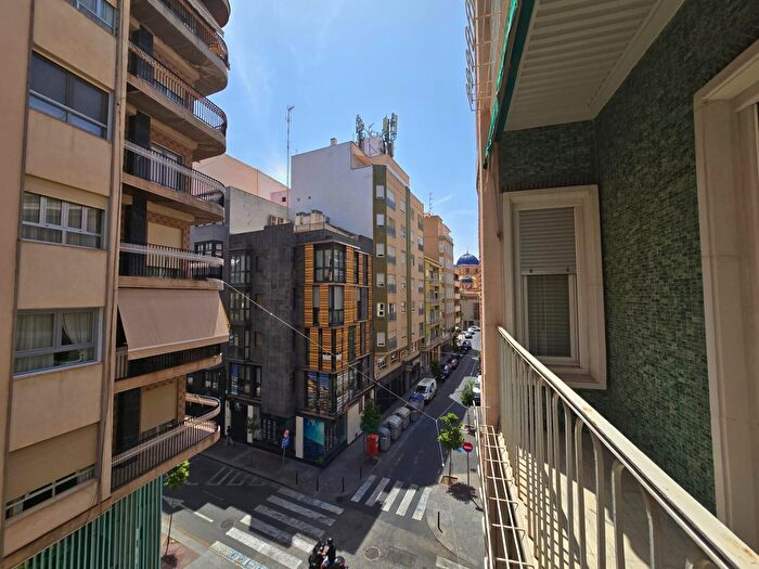 Casas en venta y pisos alquiler - 3