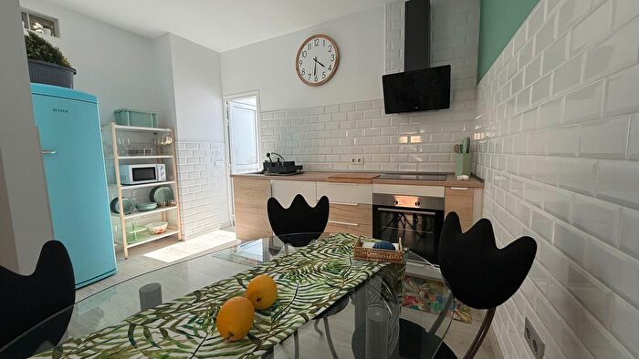 Casas en venta y pisos alquiler - 1