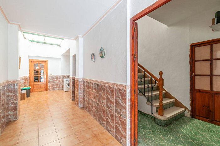 Casas en venta y pisos alquiler - 3