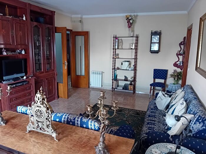 Casas en venta y pisos alquiler - 1