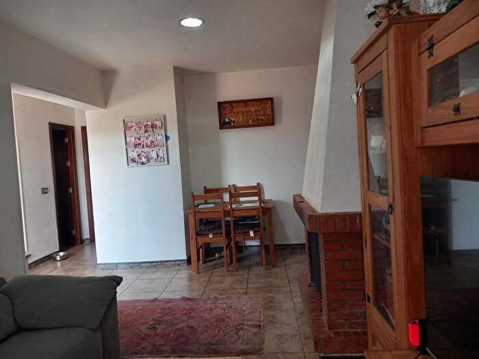 Casas en venta y pisos alquiler - 3