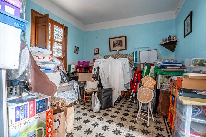 Casas en venta y pisos alquiler - 3