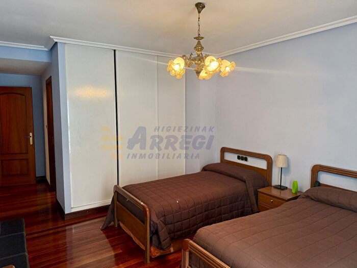 Casas en venta y pisos alquiler - 3