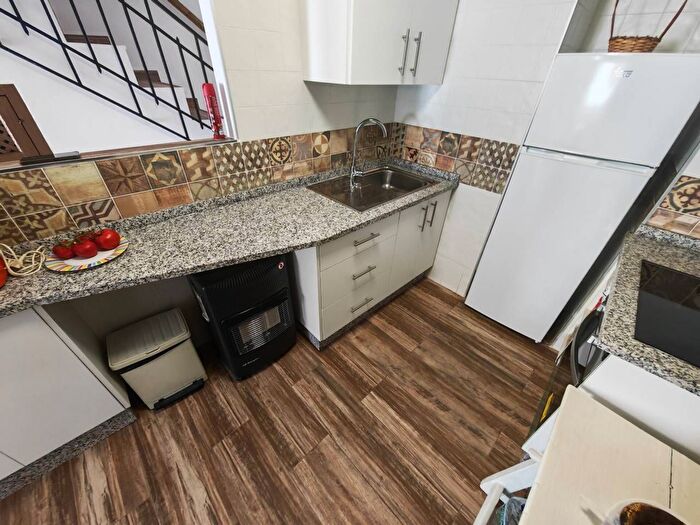 Casas en venta y pisos alquiler - 3