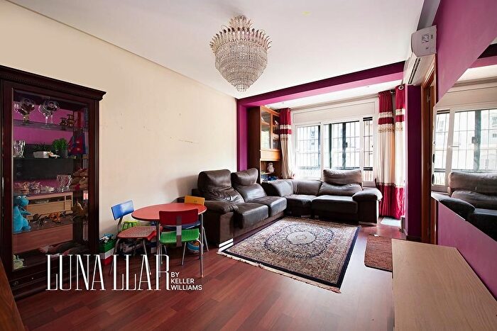 Piso en venta en Eixample, Sant Antoni de 3 habitaciones