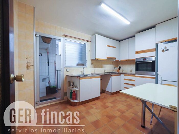 Casas en venta y pisos alquiler - 3