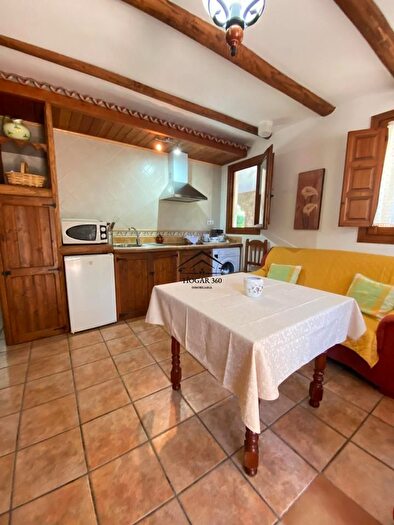 Casa en venta en Valencia de Alcántara, Cáceres de 6 habitaciones