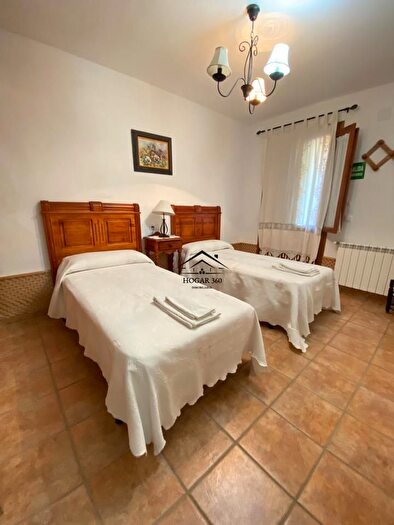 Casas en venta y pisos alquiler - 3