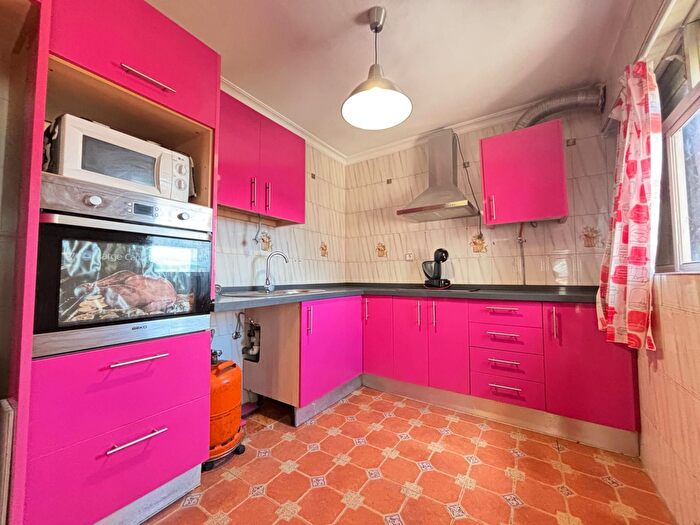 Casas en venta y pisos alquiler - 3