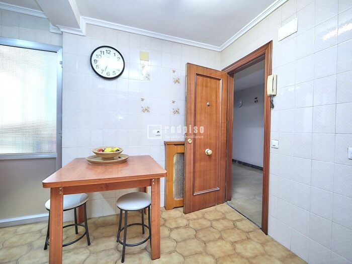 Casas en venta y pisos alquiler - 3