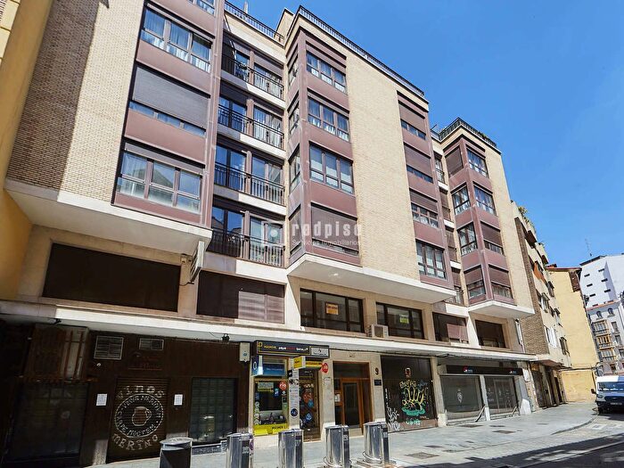 Casas en venta y pisos alquiler - 1