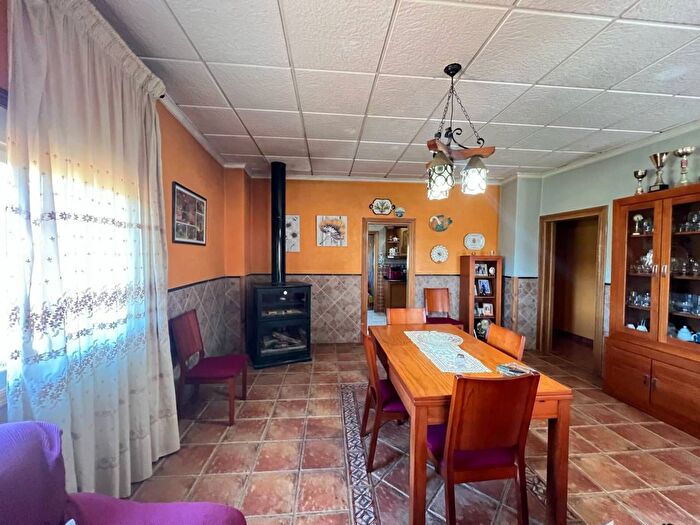 Casas en venta y pisos alquiler - 2