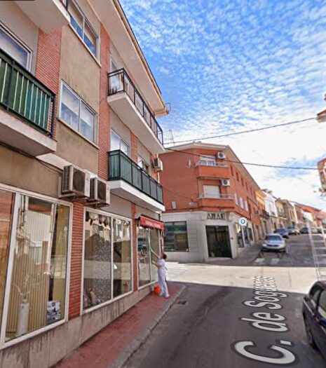 Casas en venta y pisos alquiler - 1