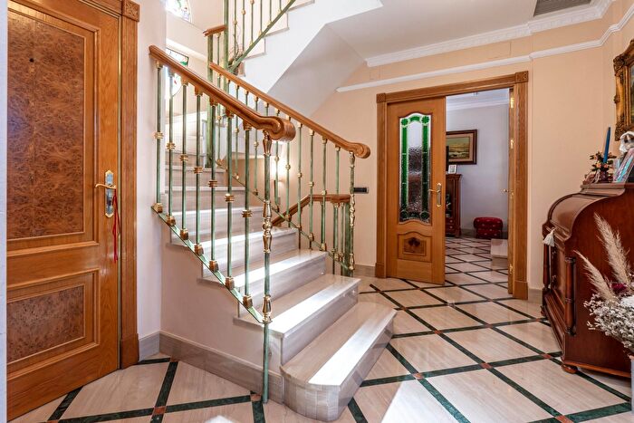 Casas en venta y pisos alquiler - 3
