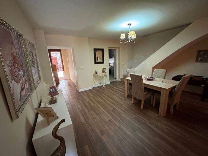 Casas en venta y pisos alquiler - 1