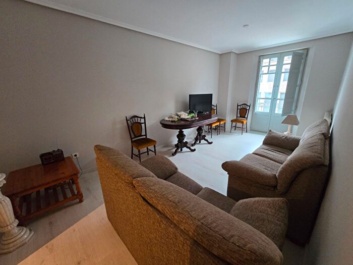 Casas en venta y pisos alquiler - 1