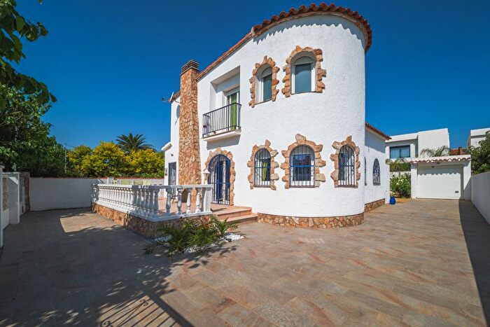 Casa en venta en Carmençó, Empuriabrava de 3 habitaciones
