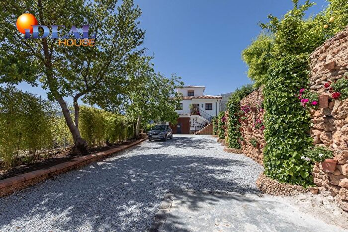 Casa en venta en Arenas del Rey, Granada de 4 habitaciones