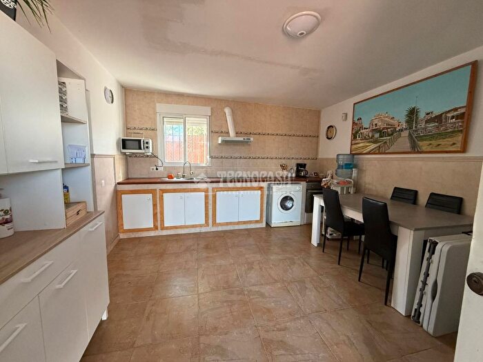 Casas en venta y pisos alquiler - 1