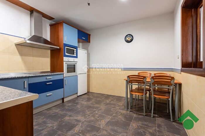 Casas en venta y pisos alquiler - 3