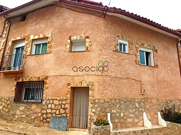 Casas en venta y pisos alquiler - 1