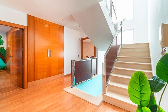 Casas en venta y pisos alquiler - 1