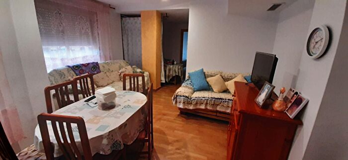 Casas en venta y pisos alquiler - 1