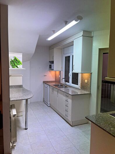 Casas en venta y pisos alquiler - 3