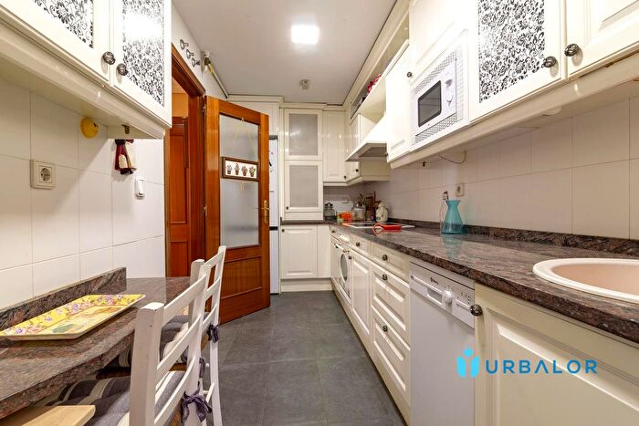 Casas en venta y pisos alquiler - 3