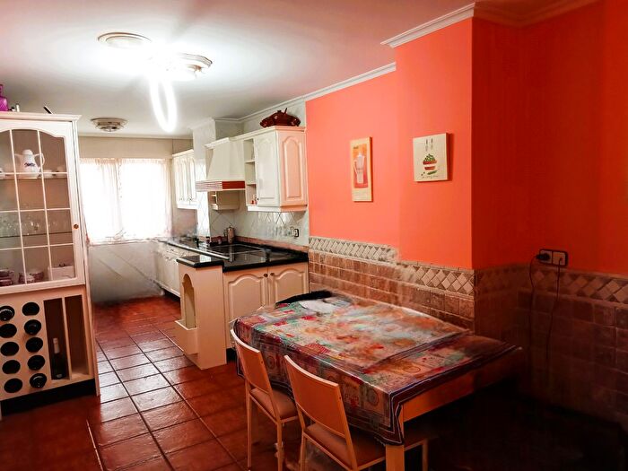 Casas en venta y pisos alquiler - 3