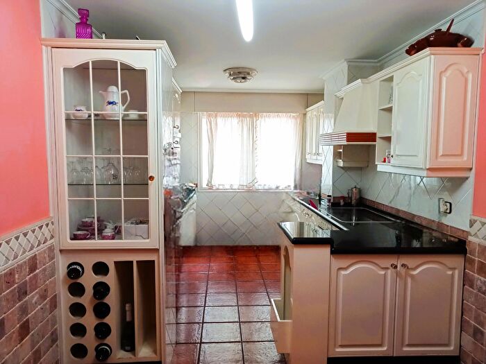 Casas en venta y pisos alquiler - 1
