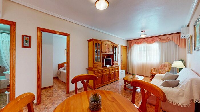 Casas en venta y pisos alquiler - 1