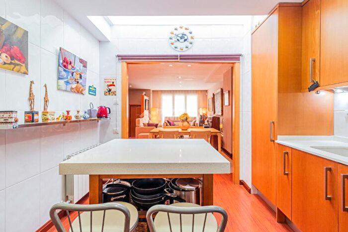 Casas en venta y pisos alquiler - 3