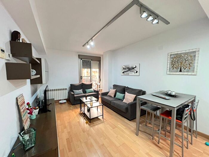 Casas en venta y pisos alquiler - 3
