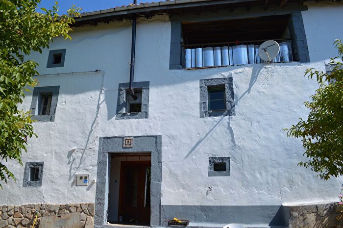 Casas en venta y pisos alquiler - 1