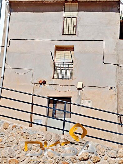 Casas en venta y pisos alquiler - 1