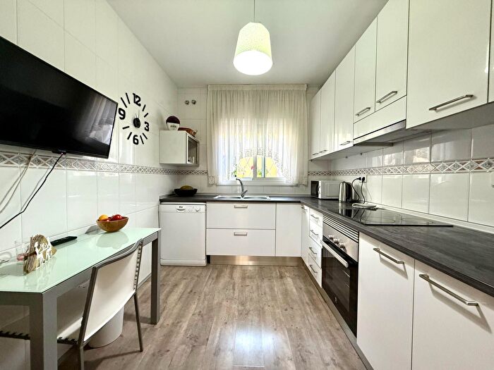 Casas en venta y pisos alquiler - 3