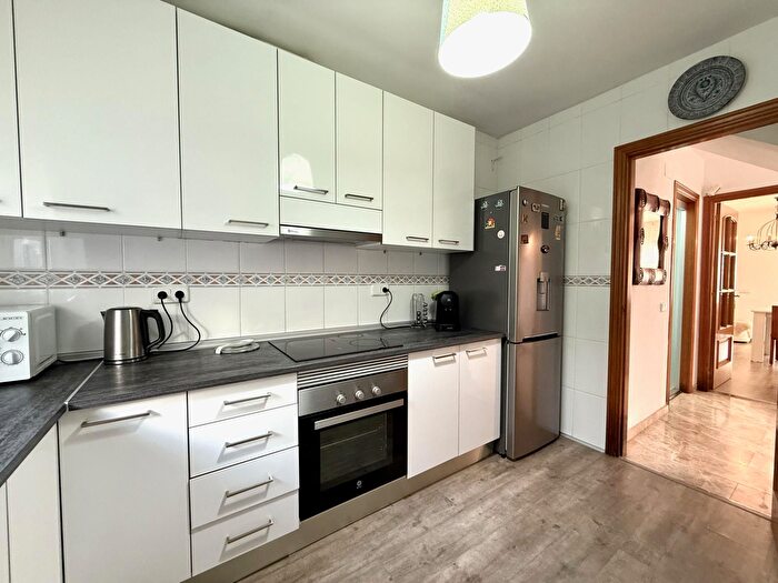 Casas en venta y pisos alquiler - 2