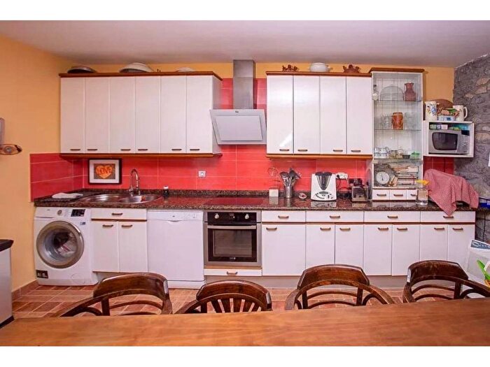 Casas en venta y pisos alquiler - 3