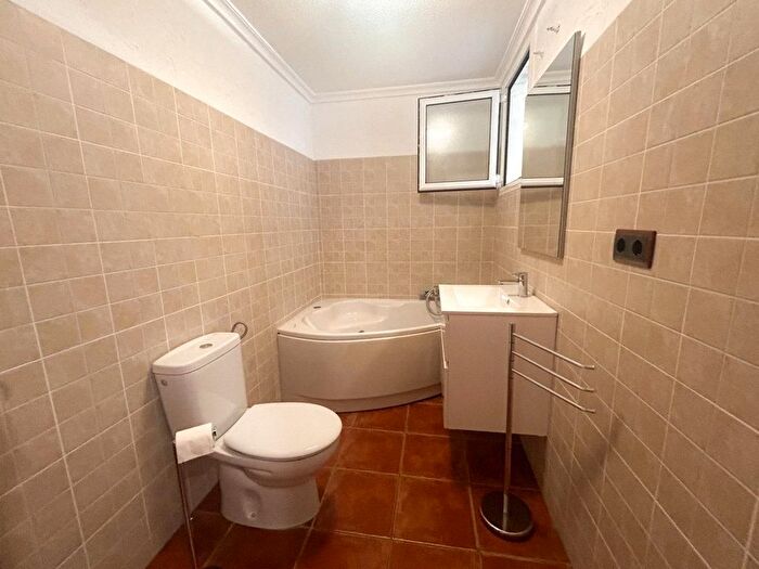 Casas en venta y pisos alquiler - 3
