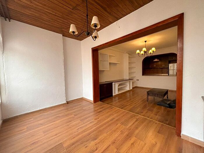 Casas en venta y pisos alquiler - 1