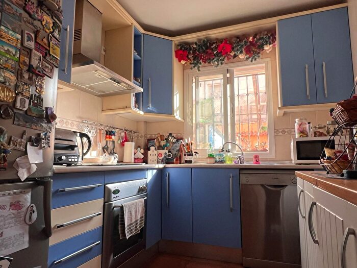 Casas en venta y pisos alquiler - 2