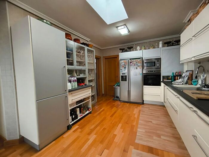 Casas en venta y pisos alquiler - 2
