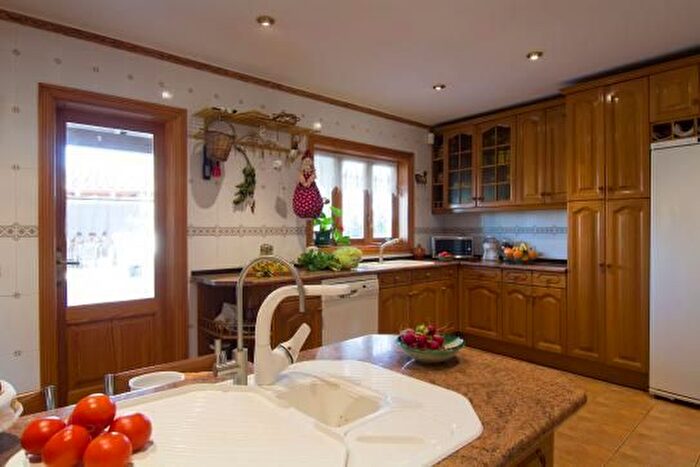 Casas en venta y pisos alquiler - 3