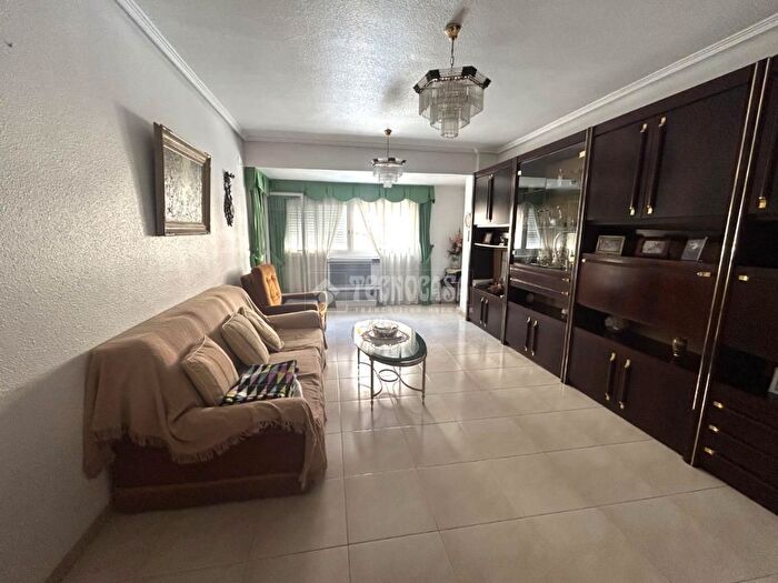 Casas en venta y pisos alquiler - 1