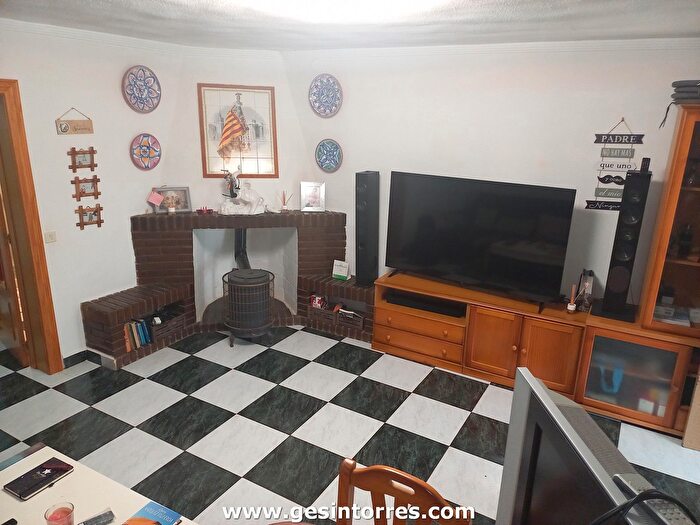 Casas en venta y pisos alquiler - 3